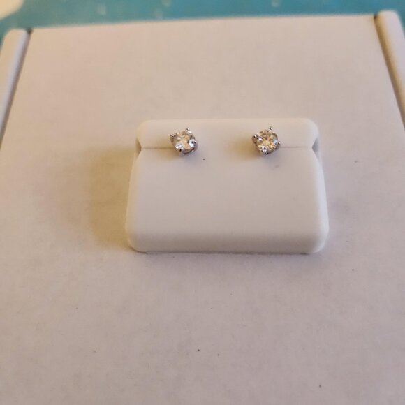 Moissanite 925 Silver 0.50 CTW earrings NWOT - Picture 1 of 2